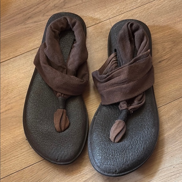 Sanuk yoga sling sandals - Picture 1 of 3